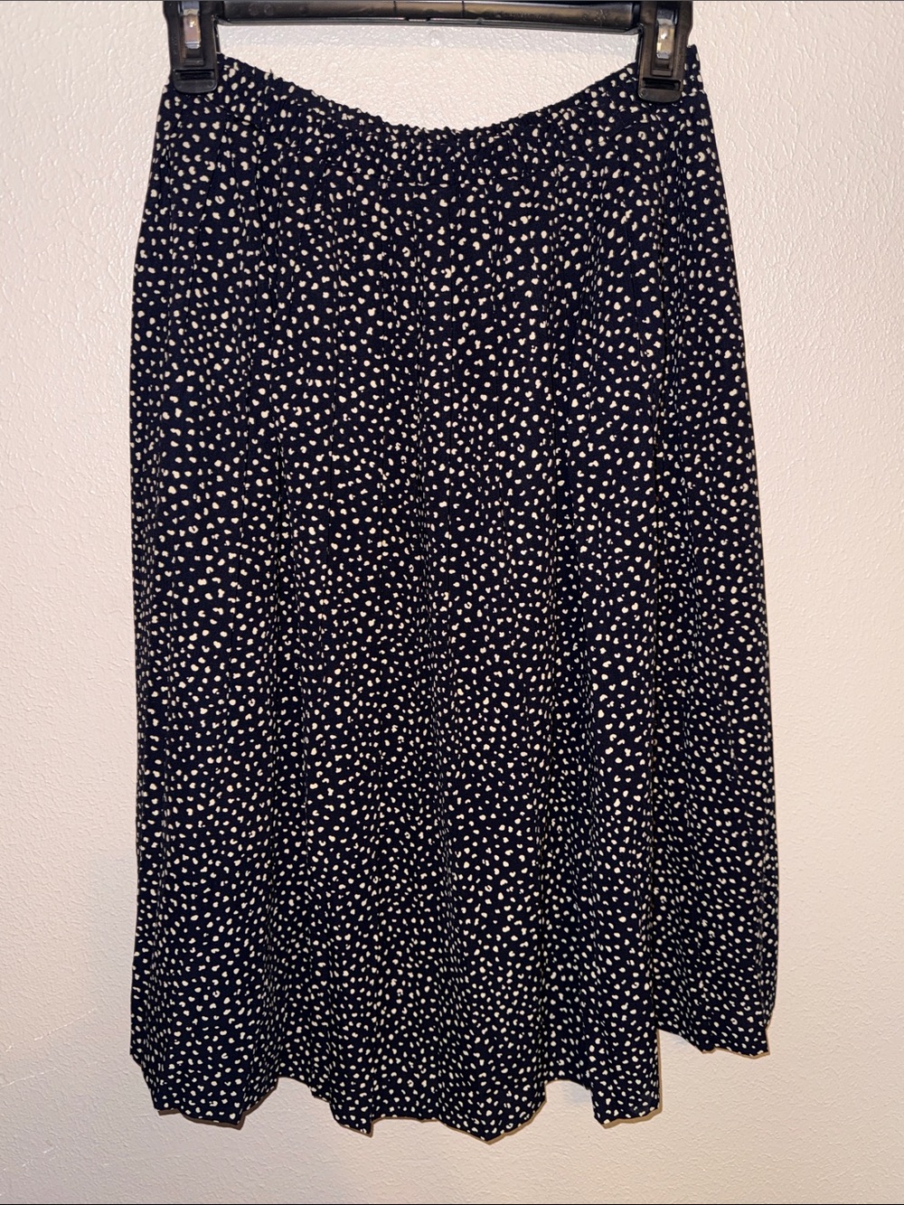 Leslie Fay Navy Blue Pleated Midi Skirt with Cream Dot Print Matching Belt